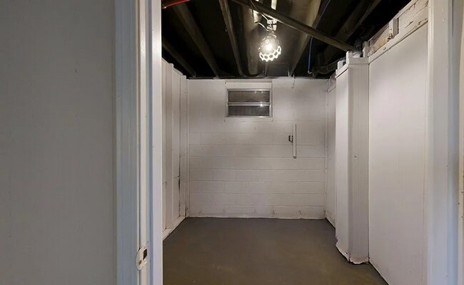 Building Photo - PENDING 3 Bed 2 Bath Home