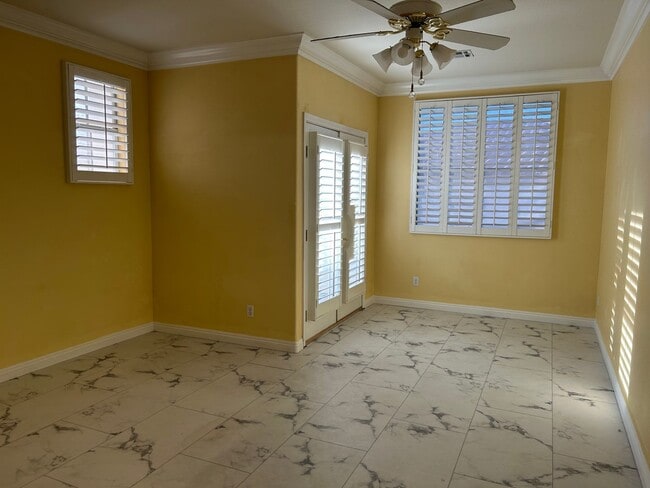 Building Photo - 2 story townhome in Seven Hills