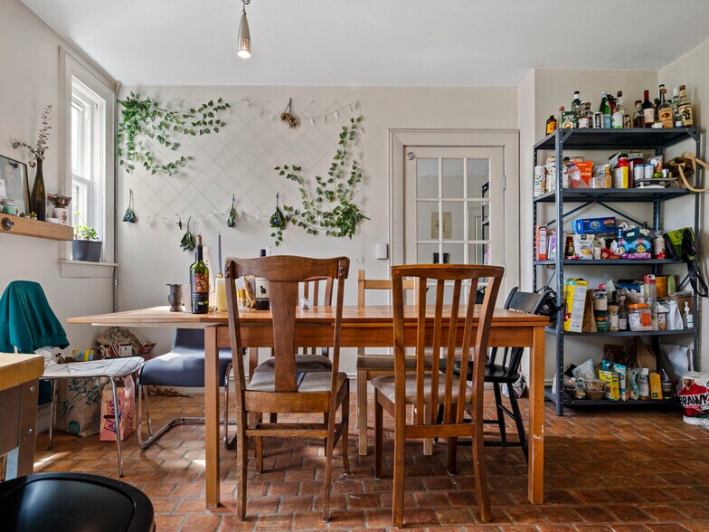 Building Photo - 368 Broadway