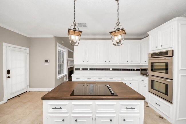 Building Photo - 2405 Guilbeau Ln