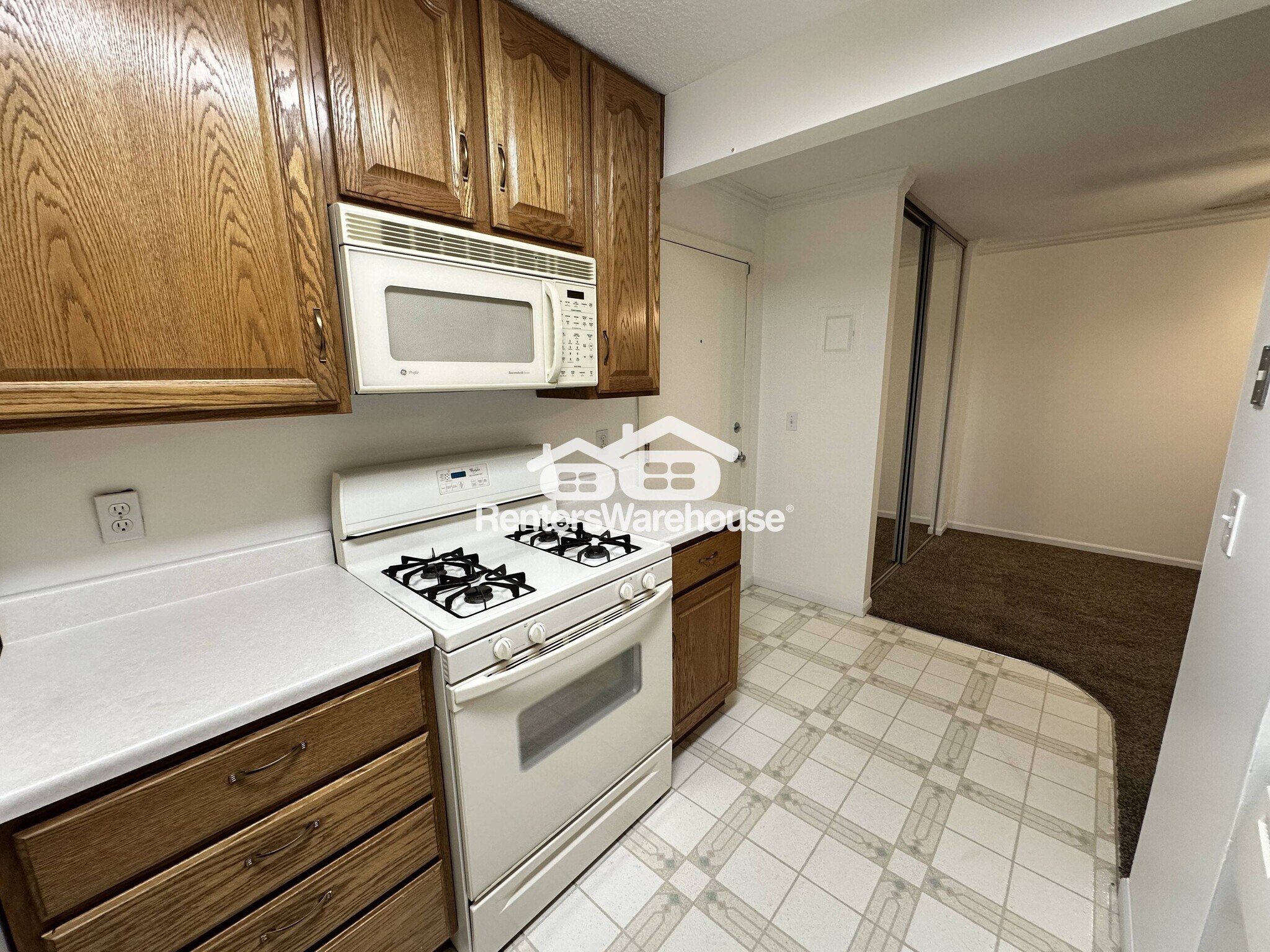 Building Photo - 1601 N Innsbruck Dr