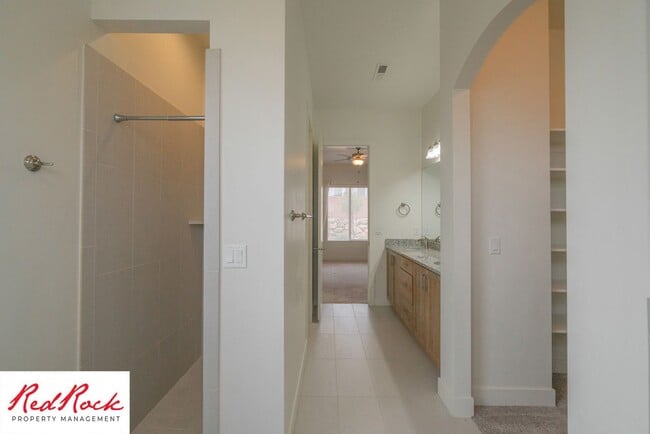 Building Photo - Pet Friendly 4 Bedroom Little Valley Home ...
