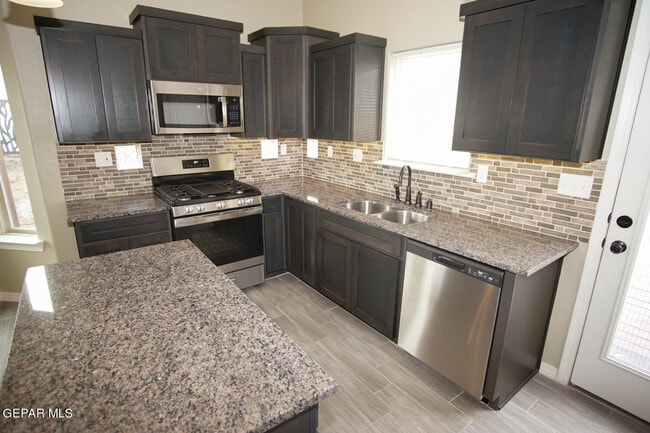 Building Photo - 14364 Tobe Davis Dr