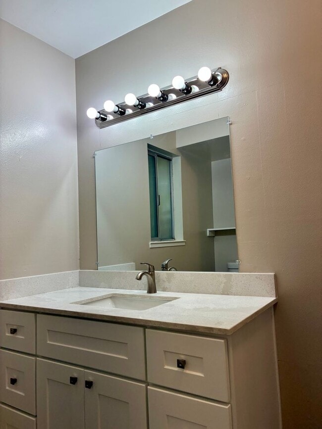 Building Photo - Charming Downtown Los Gatos – Remodeled 1 BR with Private Yard!