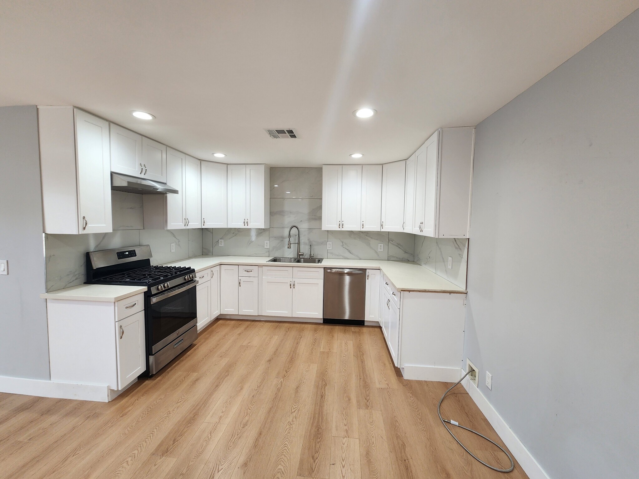 Building Photo - 14237 Emelita St