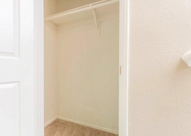 Building Photo - 1800 E Lakeshore Dr