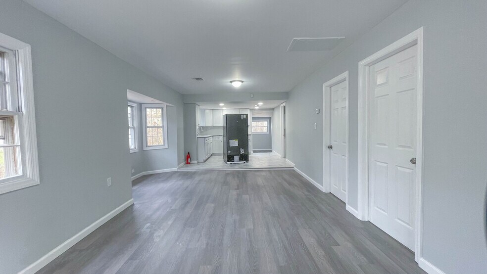 Building Photo - 63 Gentian St