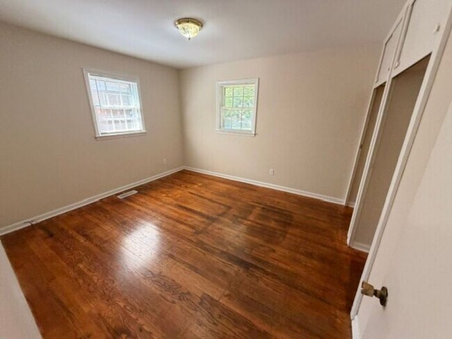 Building Photo - Three bedroom brick home available now!