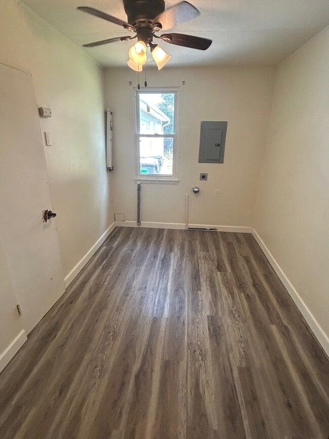 Building Photo - 905 W South St