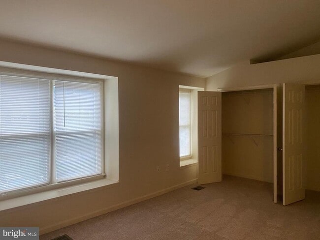 Building Photo - 5604 Gresham Ln