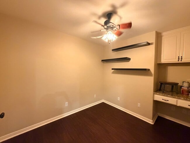 Building Photo - Spacious updated 3 bedroom home