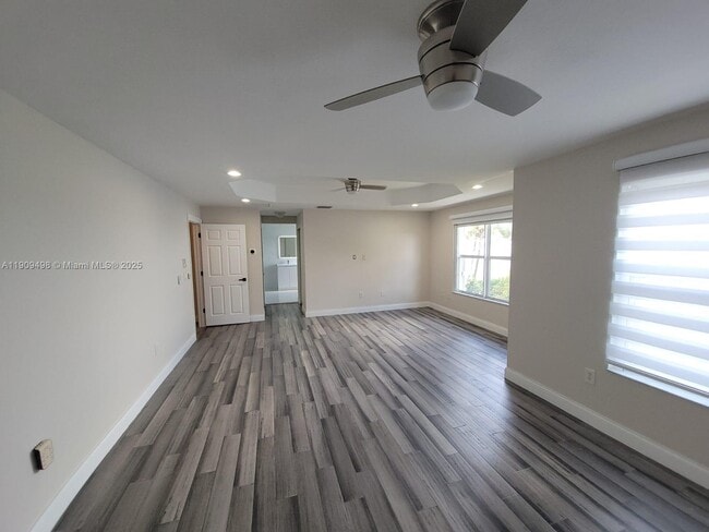 Building Photo - 5337 SW 183rd Ave