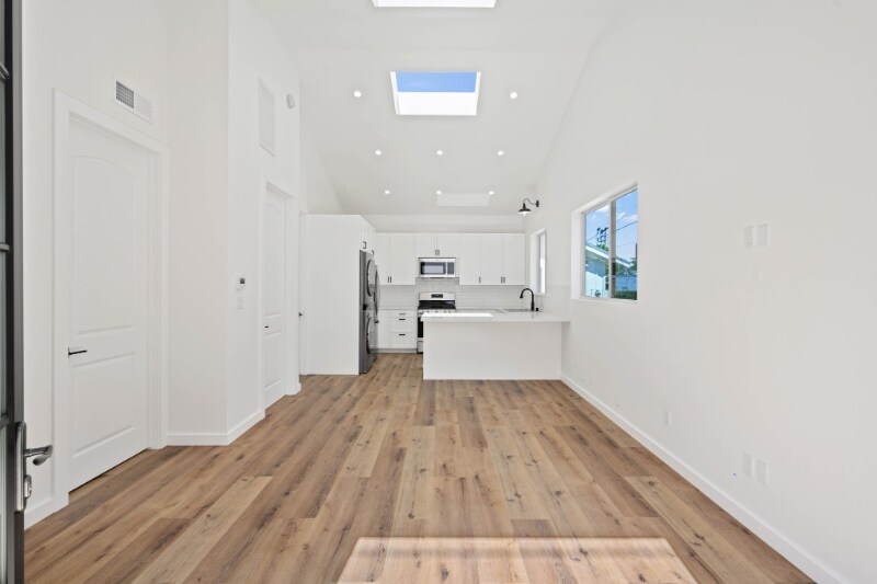 Building Photo - 5044 1/2 Hartwick St