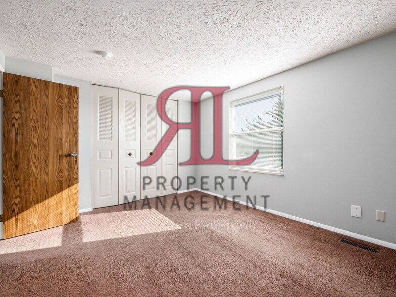 Building Photo - 6678 Manring Ct