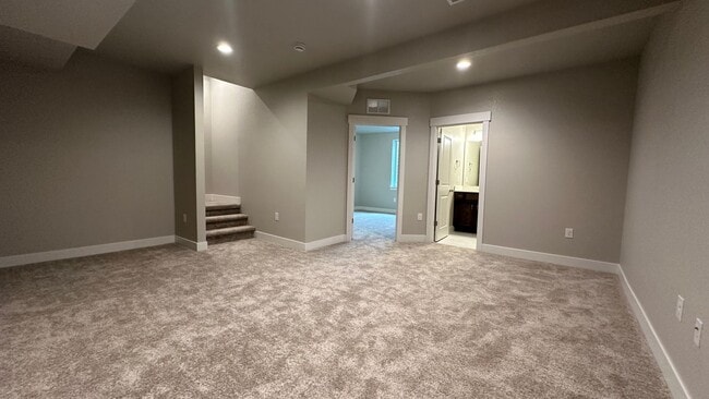 Building Photo - Great Townhouse in Windsor