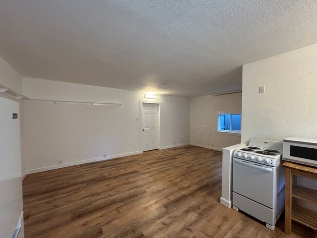 Building Photo - Newly Remodeled Studio in Downtown Redmond