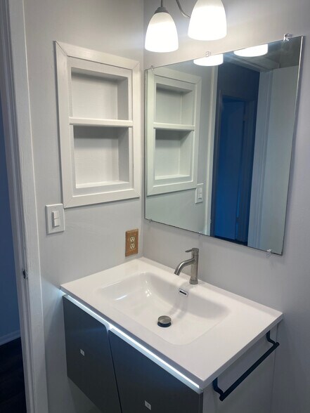 Building Photo - 1903 Jefferson Ct