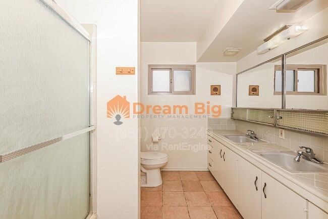 Building Photo - 5971 Sunland Pl