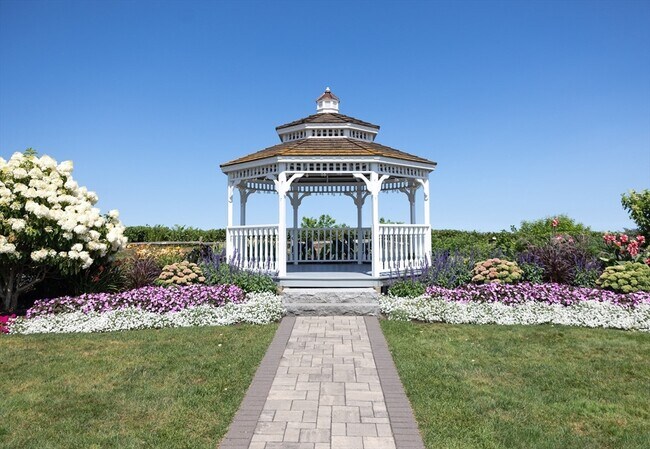 Building Photo - 561 White Cliffs Dr