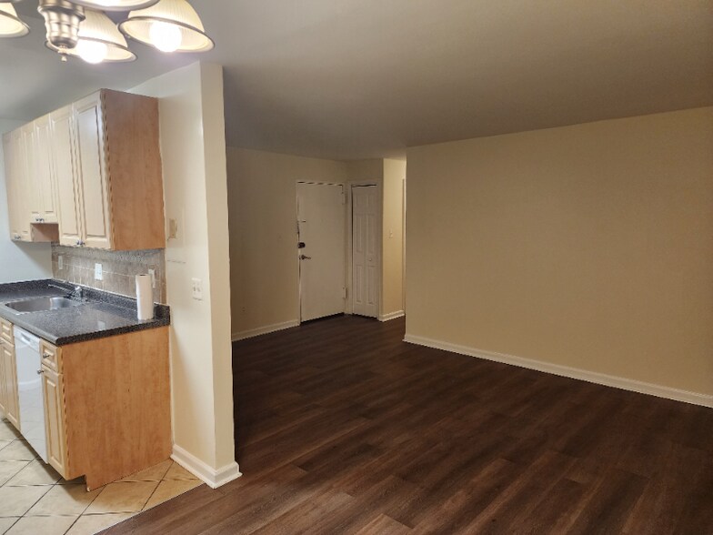 Building Photo - 1005 Chillum Rd