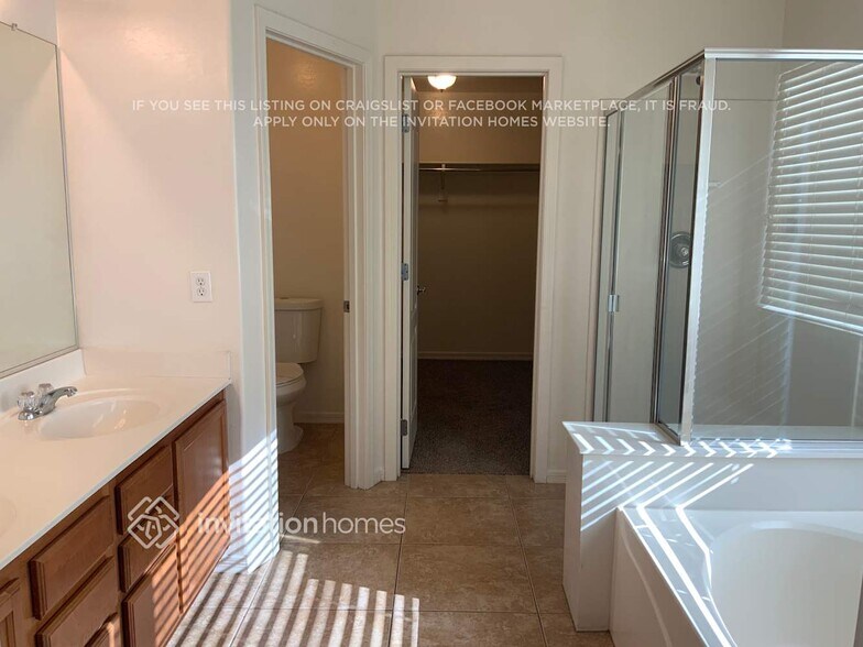 Building Photo - 2005 W Green Tree Dr