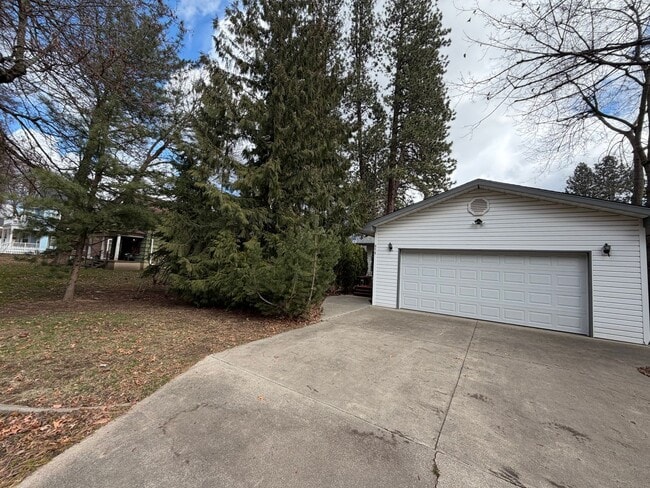 Building Photo - Downtown Coeur d'Alene Rancher