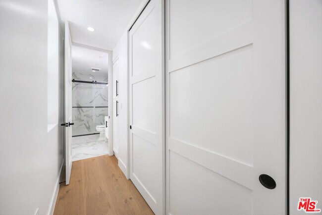 Building Photo - 926 17th St