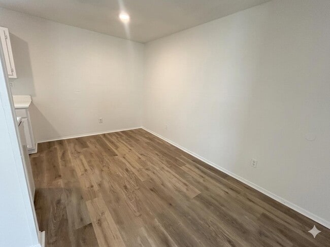 Building Photo - 603 Drexel St