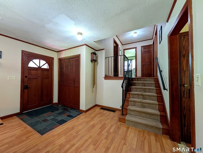Building Photo - 17 Colebrook Rd