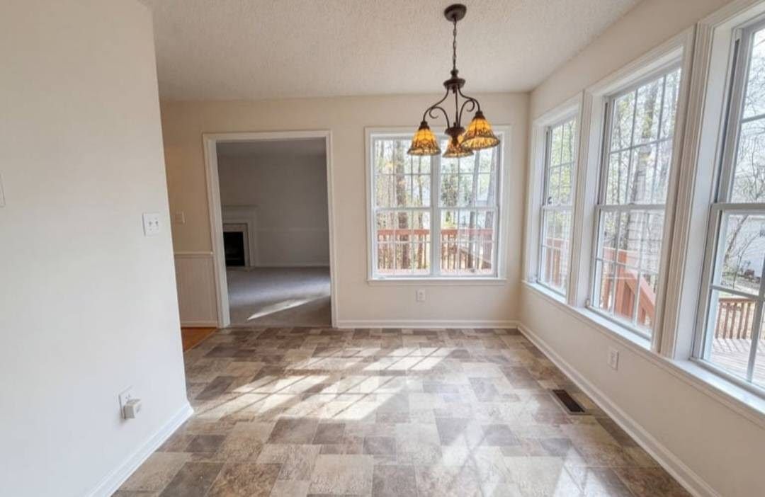 Building Photo - 412 Black Forest Dr