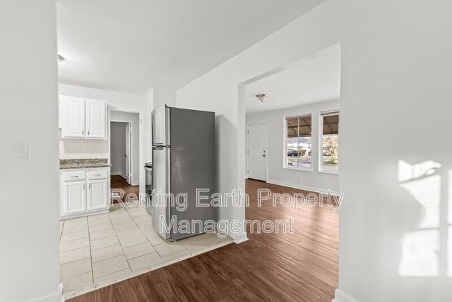 Building Photo - 620 Annie Laura Dr