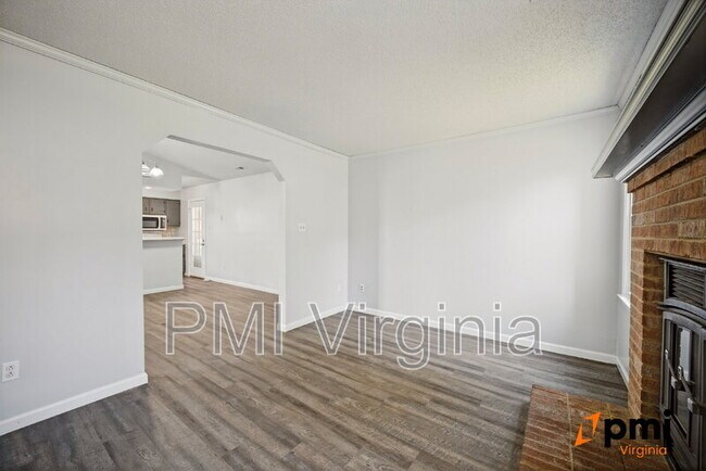 Building Photo - 1701 Darrow St