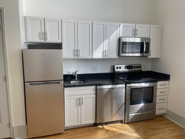 Building Photo - 315 W 38th St