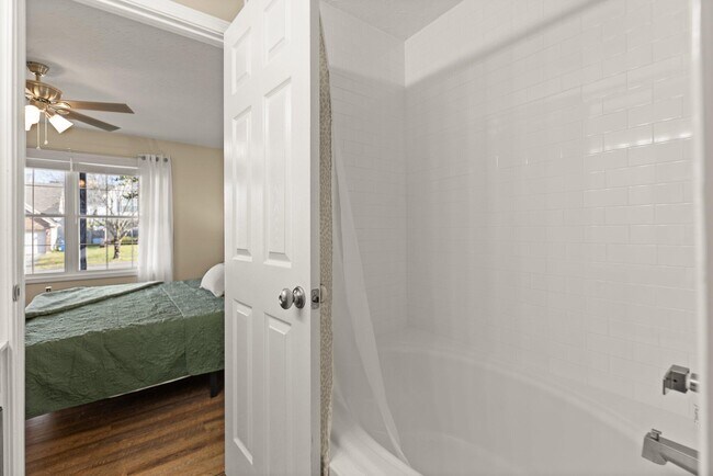 Building Photo - 1409 Pleasant Ridge Dr