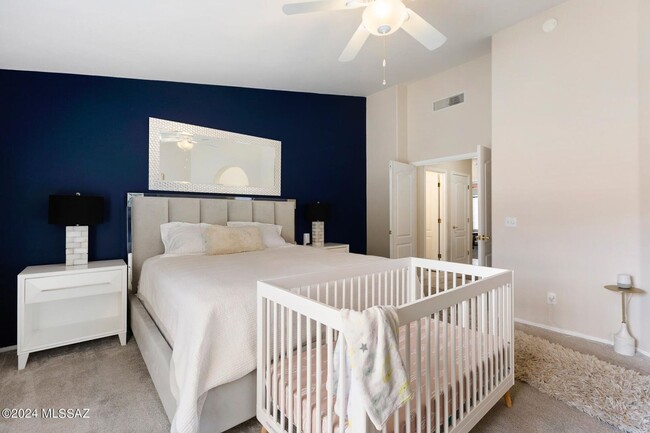 Building Photo - Oro Valley Stunner