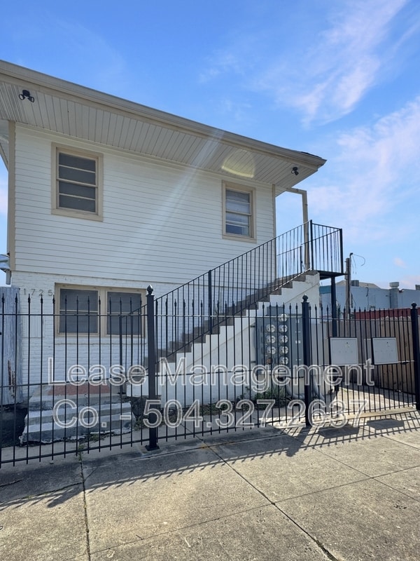 Building Photo - 1725 Dumaine St