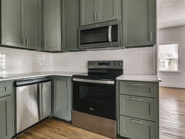 Building Photo - Beautifully Remodeled 2 bed / 1 bath
