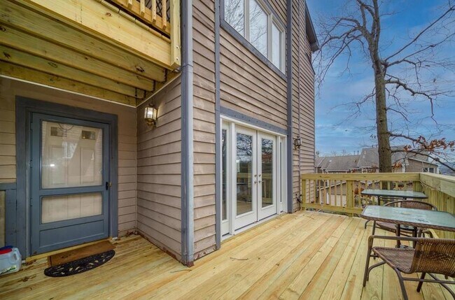 Building Photo - 302 Heights Dr