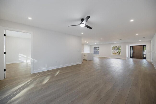 Building Photo - 328 Monet Dr