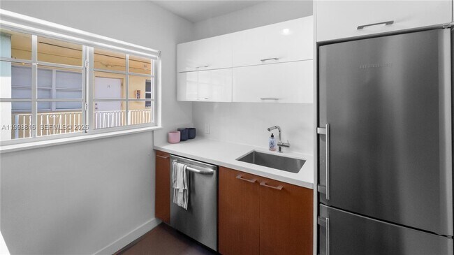 Building Photo - 645 Michigan Ave