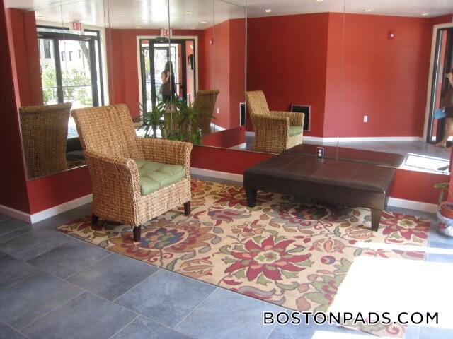 Building Photo - 461 Park Dr