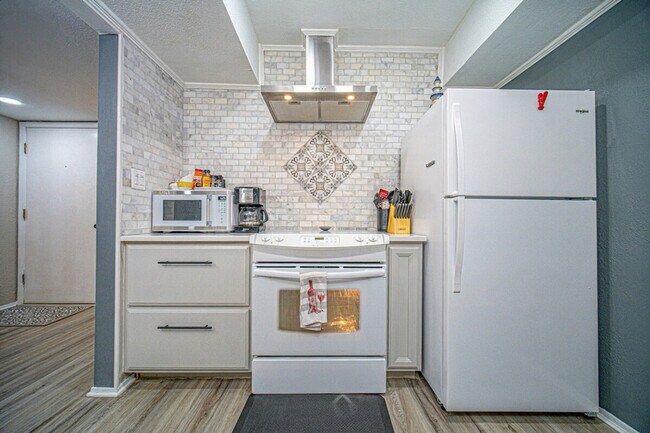 Building Photo - 1902 Bayhouse Dr