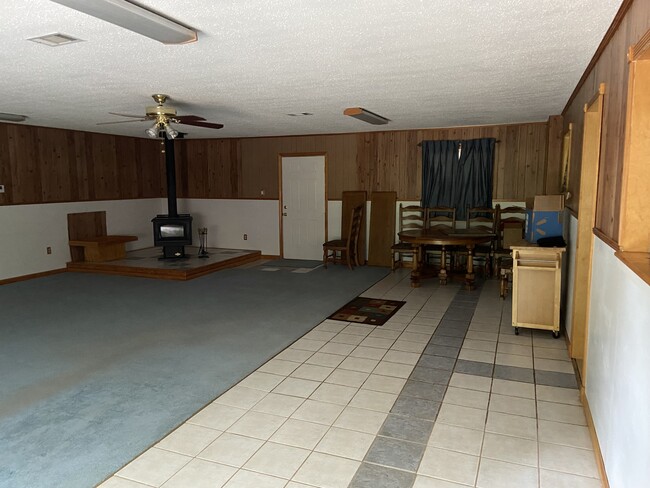 Building Photo - 18601 Honeysuckle Ln