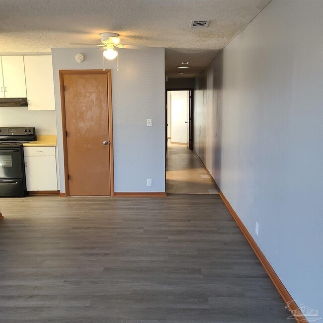 Building Photo - 905 N N St