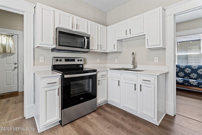 Building Photo - 2781 College St