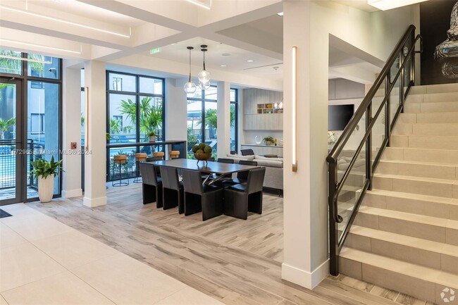 Building Photo - 401 Hialeah Dr