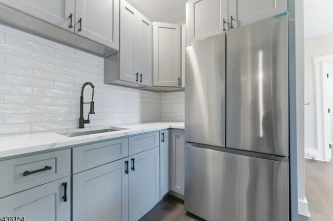 Building Photo - 60 Brainard St