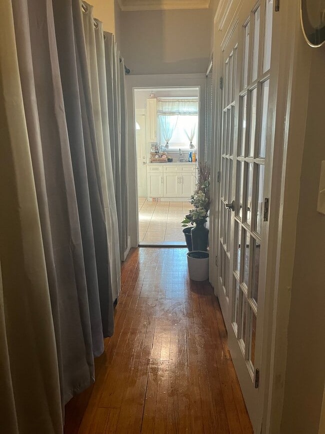Building Photo - 2 Bed / 1 Bath First-Floor Rental – Available ASAP