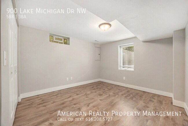 Building Photo - 900 Lake Michigan Dr NW