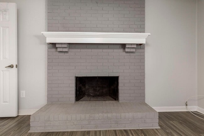 Building Photo - 6715 Six Mile Ln